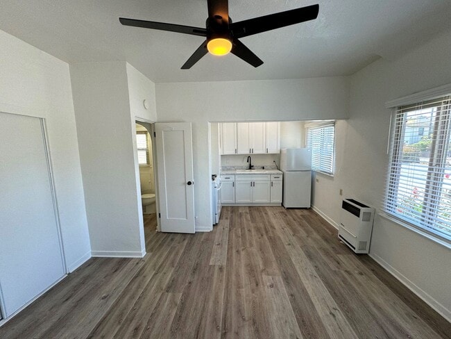 Building Photo - Remodeled Pierpont Beach Studio