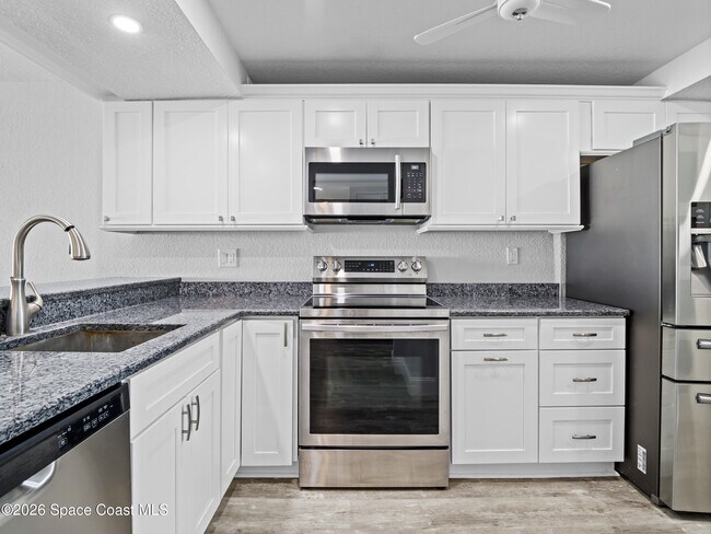 Foto del edificio - 3799 S Banana River Blvd