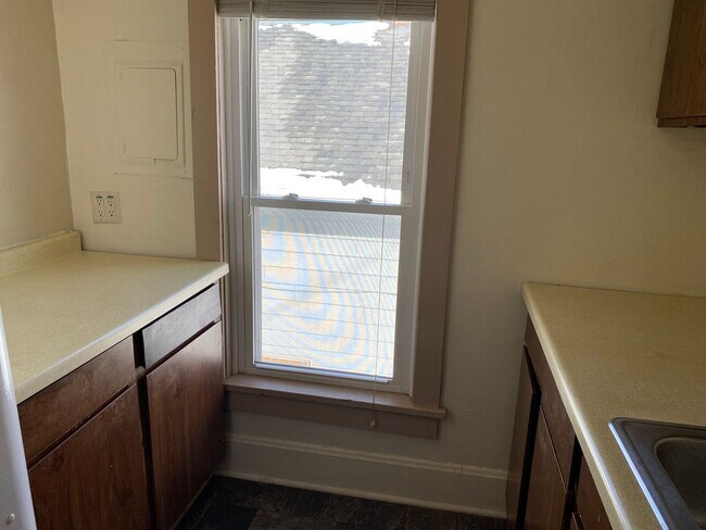 Building Photo - 416 Elm St
