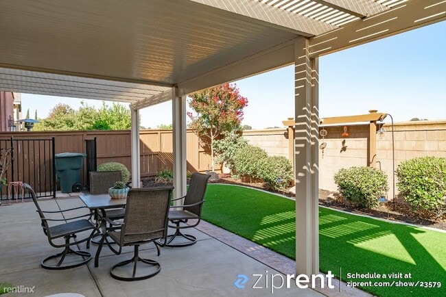 Building Photo - 3 br, 2.5 bath House - 1977 Ellesmere Loop...