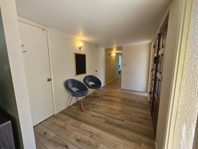 Foto del edificio - 6311 N 74th St