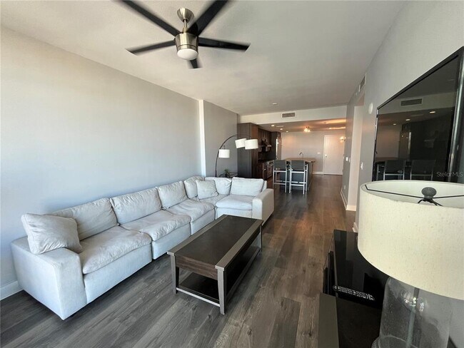 Foto del edificio - 1120 E Kennedy Blvd