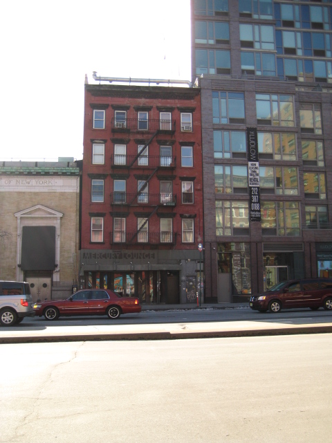 Foto del edificio - 217 E Houston St