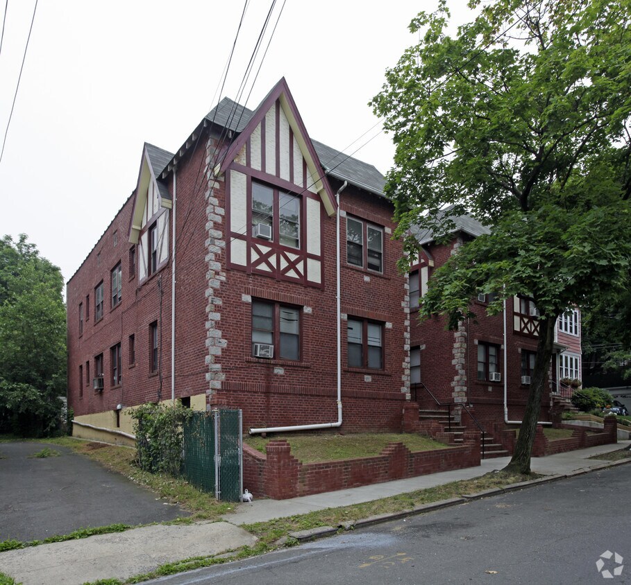 Primary Photo - 375 Sharon Ave
