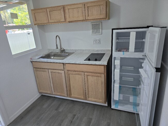 Foto del edificio - 3212 E Henry Ave