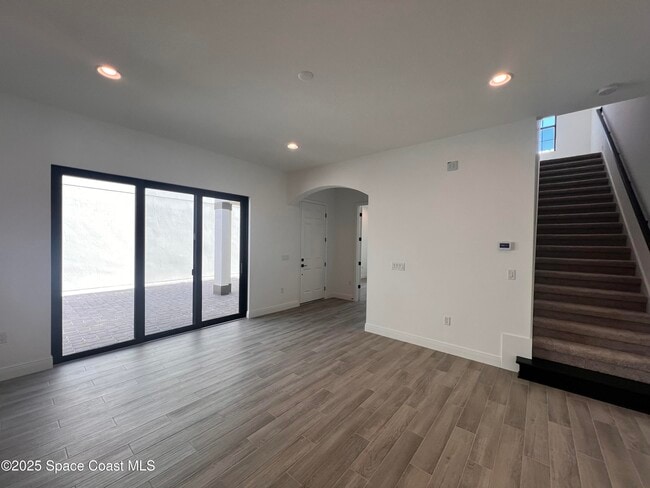 Foto del edificio - 7680 Allure Dr