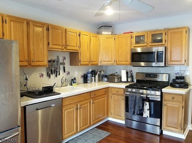 Building Photo - 125 Drake Ln