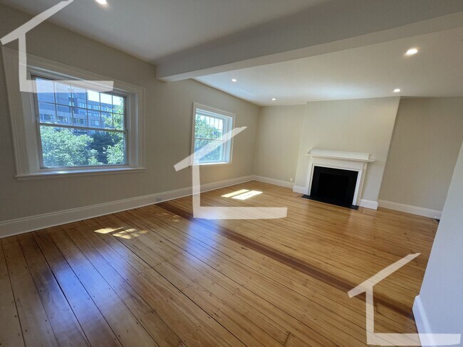 Foto del edificio - LUXURY TOWNHOUSE IN BROOKLINE PARKING INCL...