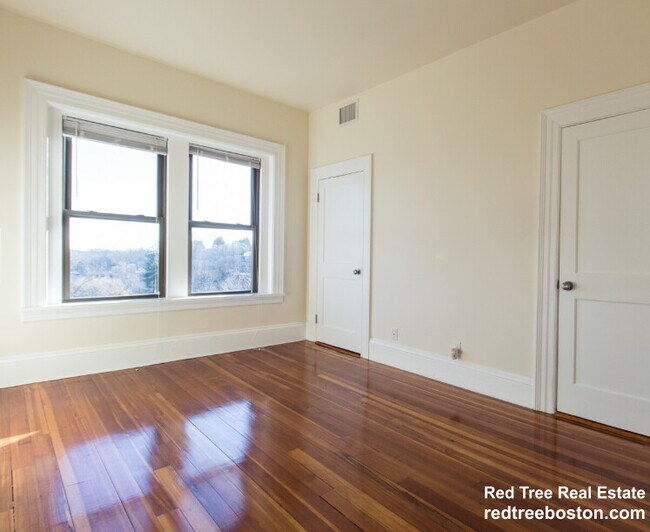 Building Photo - 1463 Beacon St