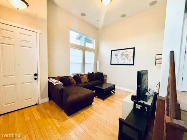 Foto del edificio - 2 br, 2.5 bath Townhome - 400 Washington Sq