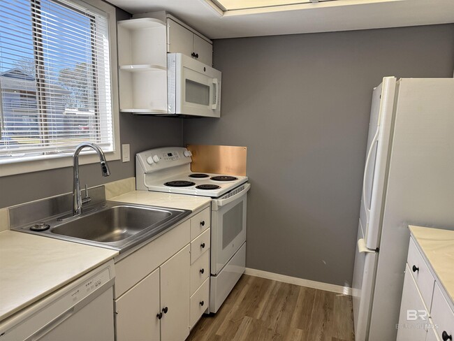 Foto del edificio - 1099 Sea Cliff Dr S