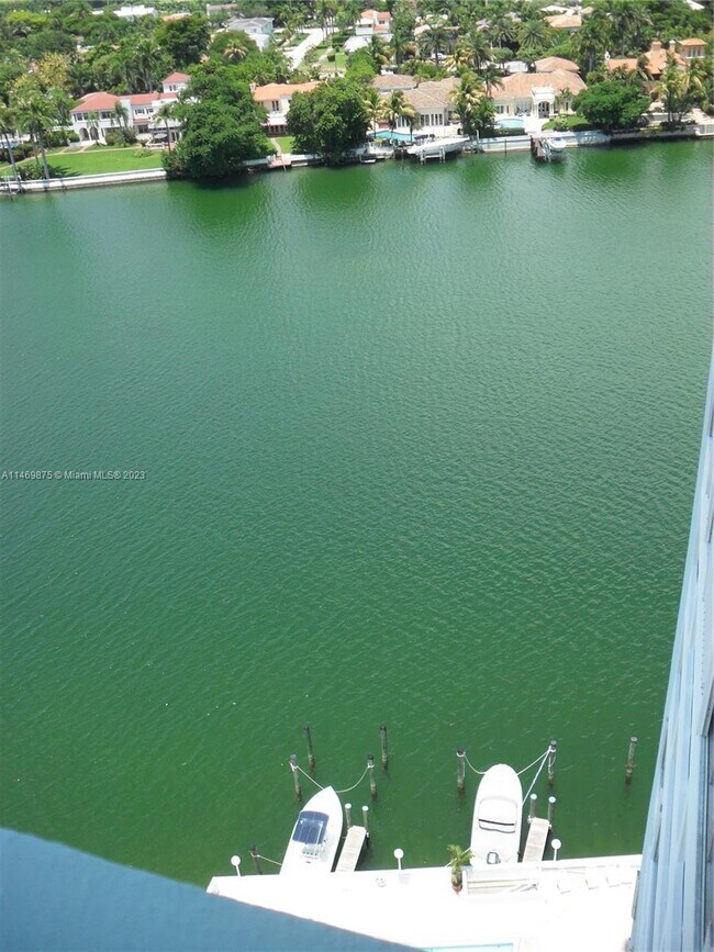 Foto del edificio - 5838 Collins Ave