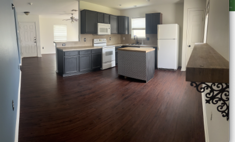 Building Photo - 2210 Abeto Dr