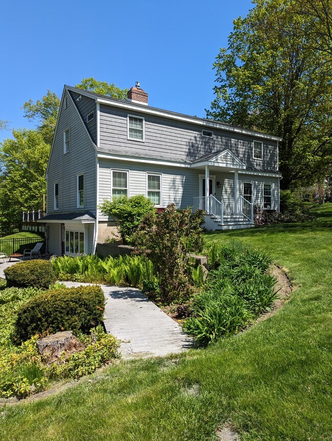 Building Photo - 1 Quail Run