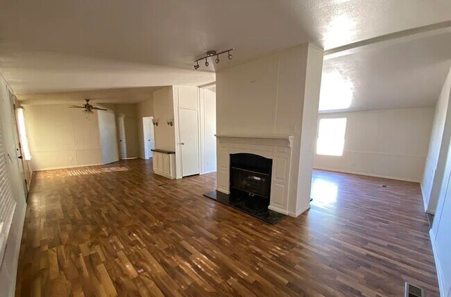 Foto del edificio - 4350 W Hammon Dr