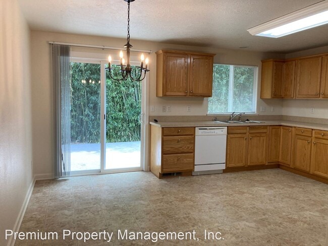 Building Photo - 3 br, 2 bath House - 636 Blair Court NE