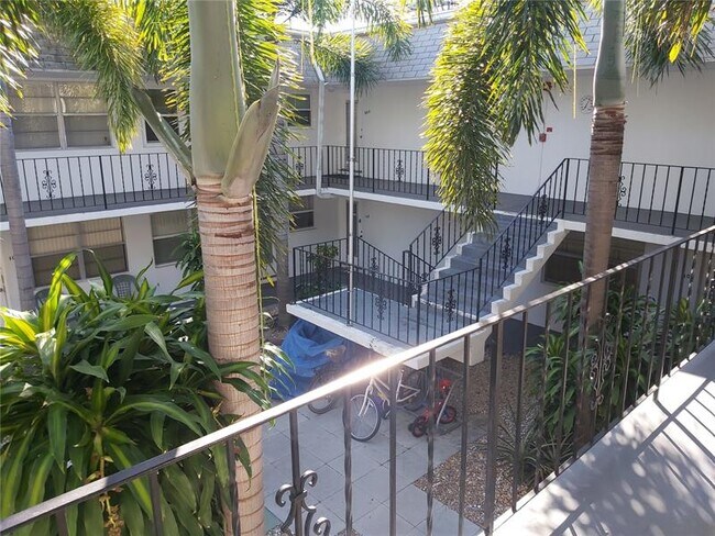 Foto del edificio - 1300 N 17th Ave