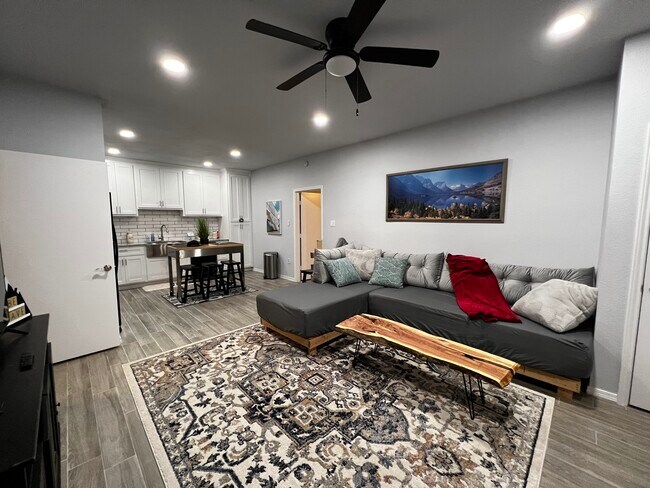 Foto del edificio - 2164 Tanglewood Blvd