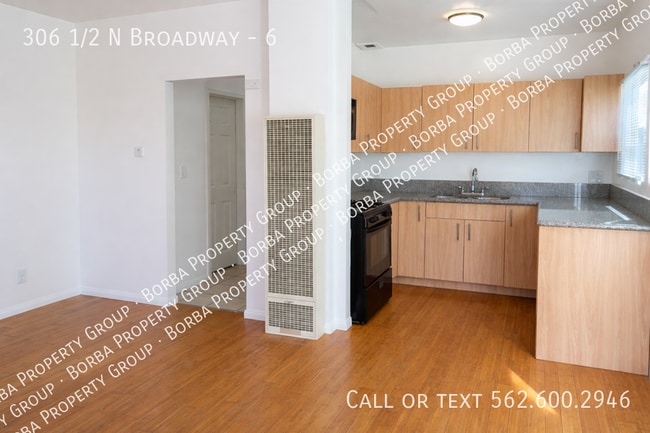 Photo - 306 1/2 N Broadway-6 Apartment