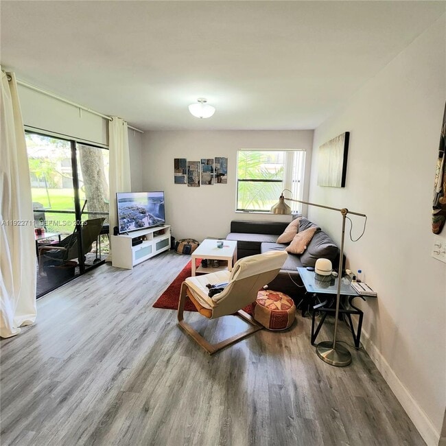 Building Photo - 20240 NE 3rd Ct