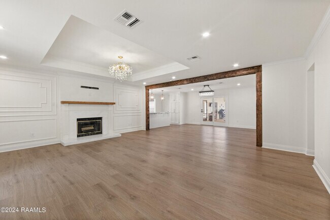 Building Photo - 1103 W Bayou Pkwy