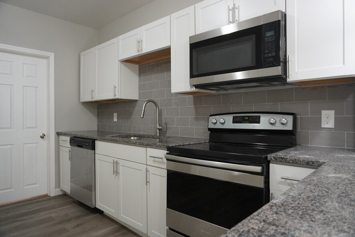 Primary Photo - 27 N Lake Ave