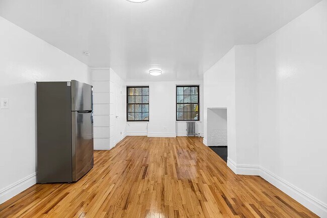 Building Photo - 222 West 10th Street