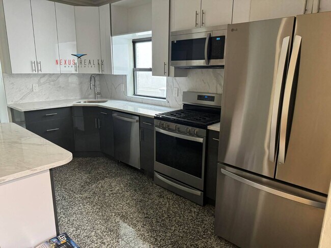 Foto del edificio - 19-22-22 21st Rd