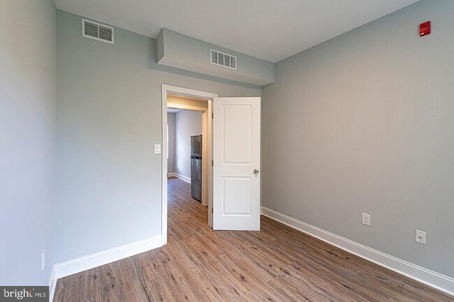Building Photo - 2037 Mt Vernon St
