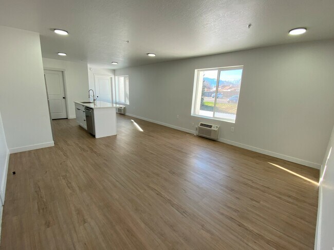 Building Photo - 404 E 5600 S