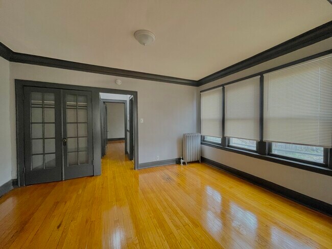 Building Photo - 7300 S May St