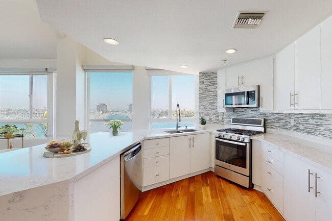 Building Photo - Esprit Marina del Rey