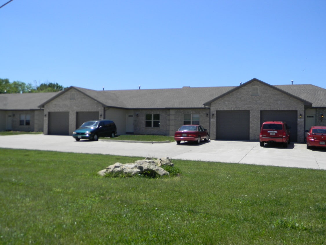 Primary Photo - Seasons Brooks Estates
