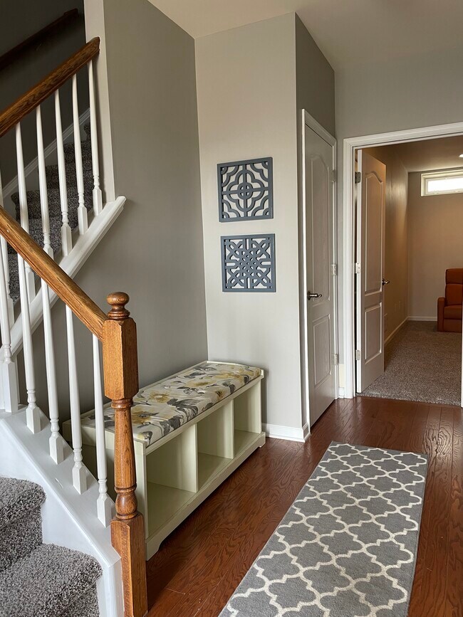 Building Photo - 6044 Valley Forge Dr