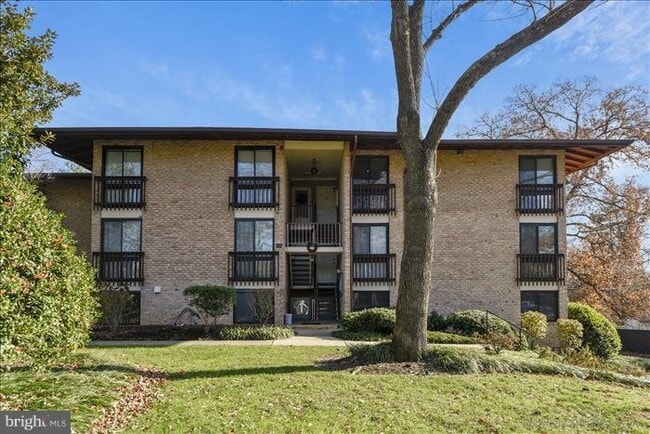 Building Photo - 755 Fairview Ave