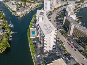 Building Photo - 401 Golden Isles Dr