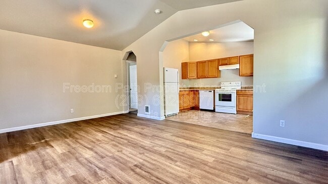 Building Photo - 1212 E Sherman Ave