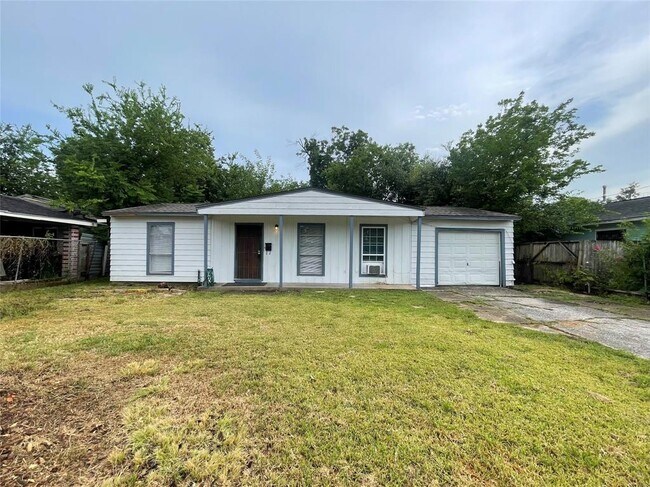 Foto del edificio - 5314 Dewberry St