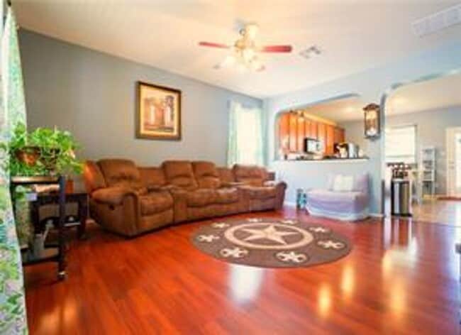 Building Photo - Fantastic Townhome in South Austin's Sweetwater Glen Neighborhood