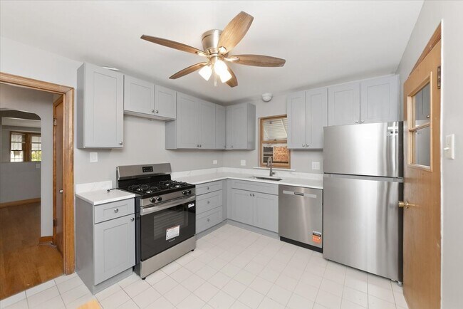 Foto del edificio - 7117 W Armitage Ave