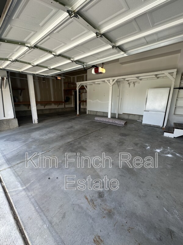 Foto del edificio - 9820 Deep Creek Dr