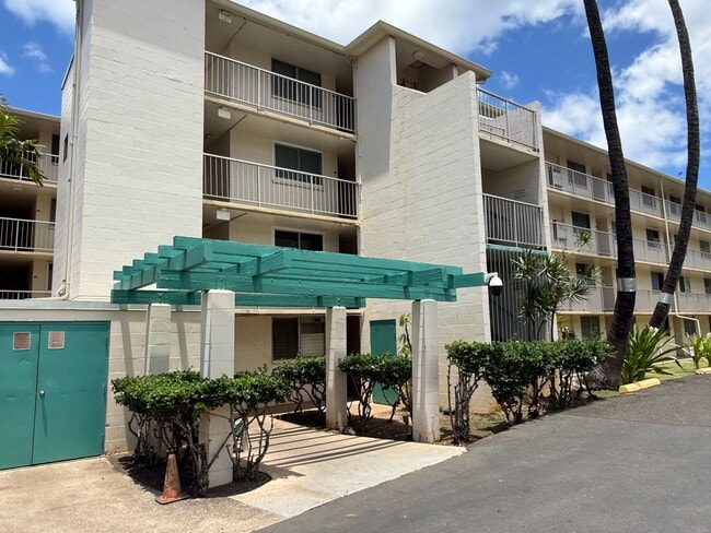 Building Photo - Makaha Surfside