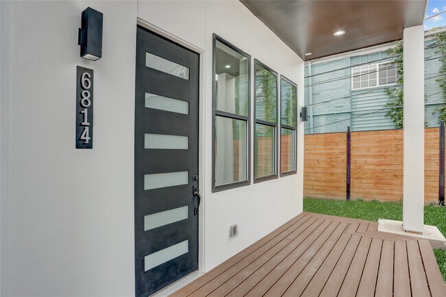 Foto del edificio - 6814 Hartland St