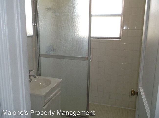 Building Photo - 3 br, 1 bath House - 1100 N. Myrtle Lane