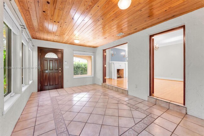 Foto del edificio - 1514 Capri St