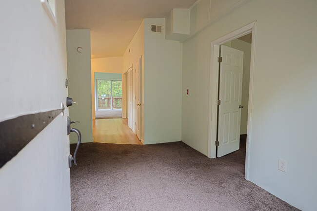 Building Photo - 1460 Pocono Ln