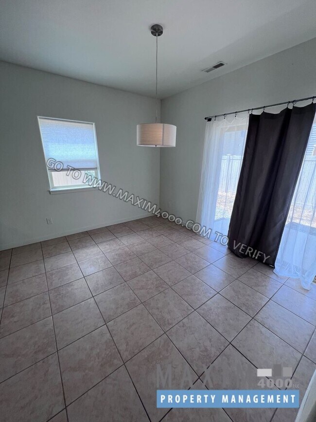 Foto del edificio - 389 White River Dr