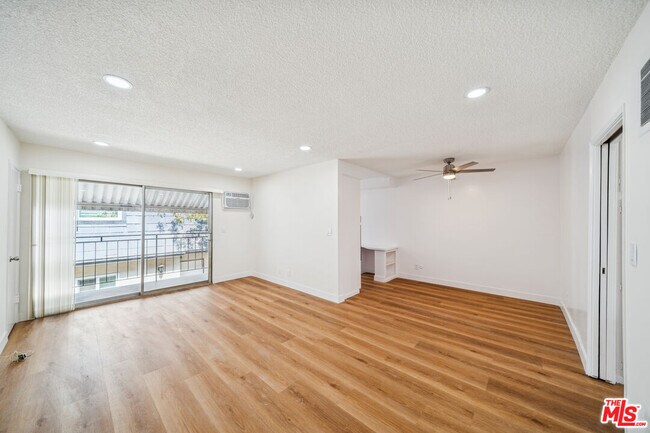 Foto del edificio - 842 Westbourne Dr