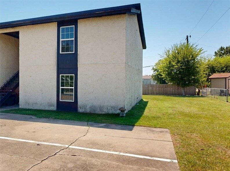 Foto principal - 1524 Pine Ridge Dr