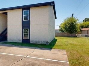 Building Photo - 1524 Pine Ridge Dr